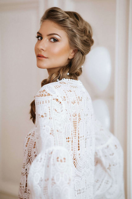 poročna frizura lassana