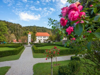 Polhograjska Graščina