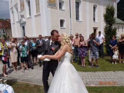 izpust belih golobov