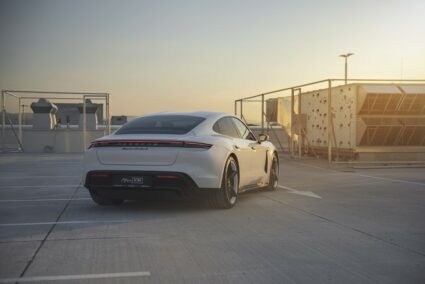 najem luksuznega vozila za poroko Porsche Taycan Turbo S