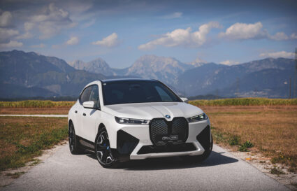 najem luksuznega vozila za poroko BMW iX xDrive 40 240 kW