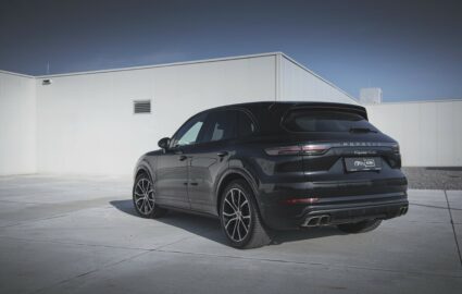 najem luksuznega vozila za poroko Porsche Cayenne Turbo