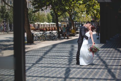 ugoden poročni fotograf