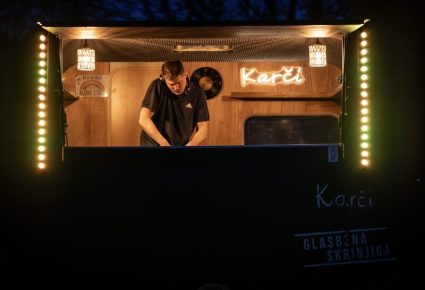 Karči - glasbena DJ skrinjica