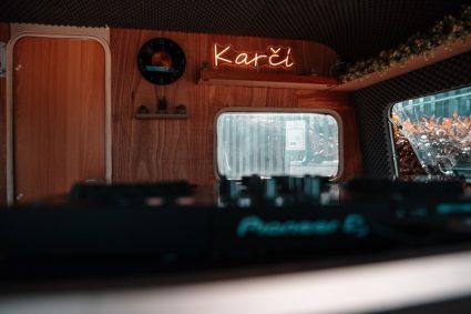 Karči - glasbena DJ skrinjica