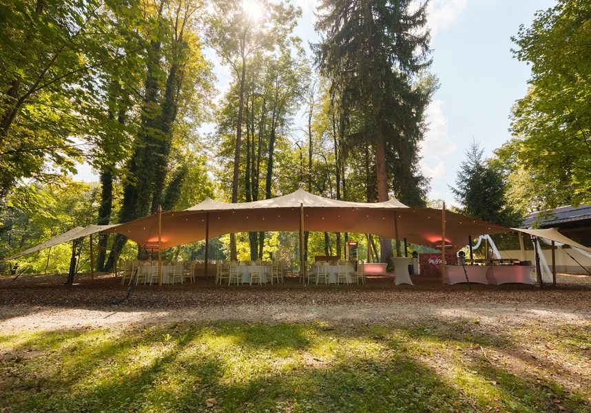 poročna zabava pod šotorom v Ljubljani