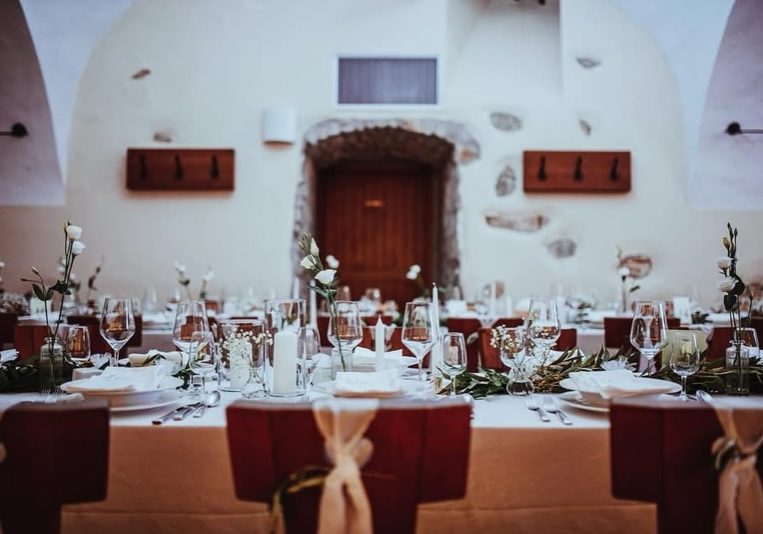 poroka v dvorcu Jeruzalem