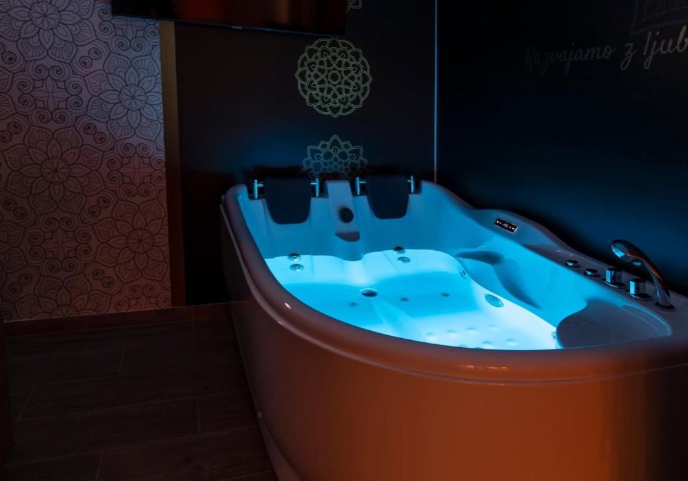 poroka v gostišču Miler