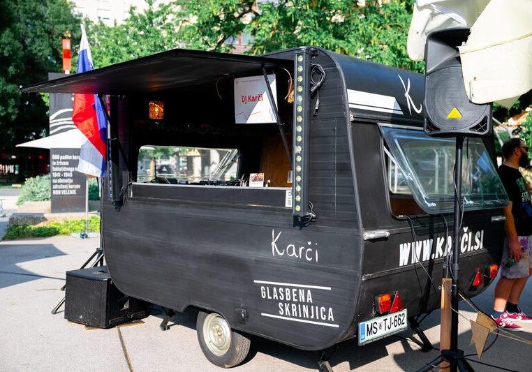 Karči - glasbena DJ skrinjica