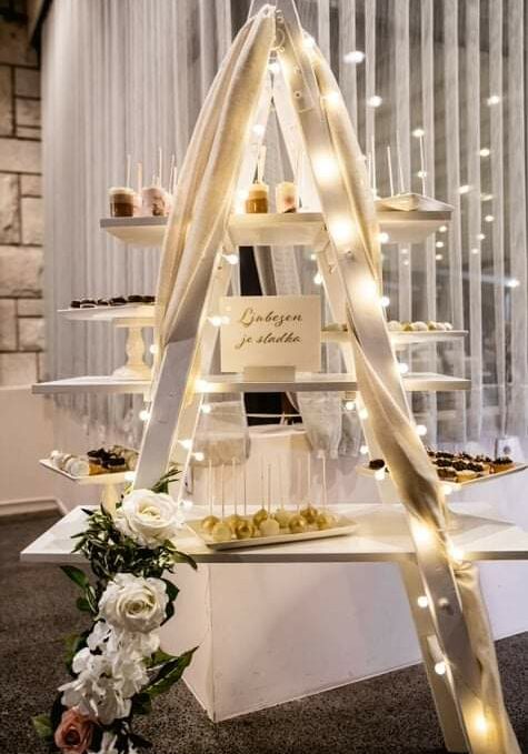 Kavarna Zvon poročna torta