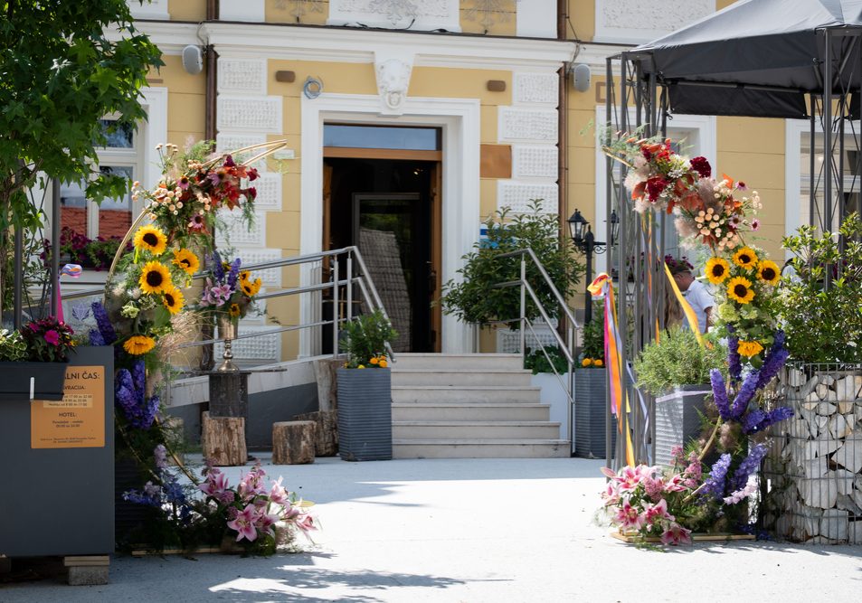 poroka v Kristalni Dolini