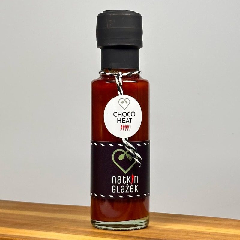 Za vse ljubitelje pekočih užitkov: domače čili omake, ki vas bodo navdušile z okusom in prepričale s kvalitetnimi naravnimi sestavinami.