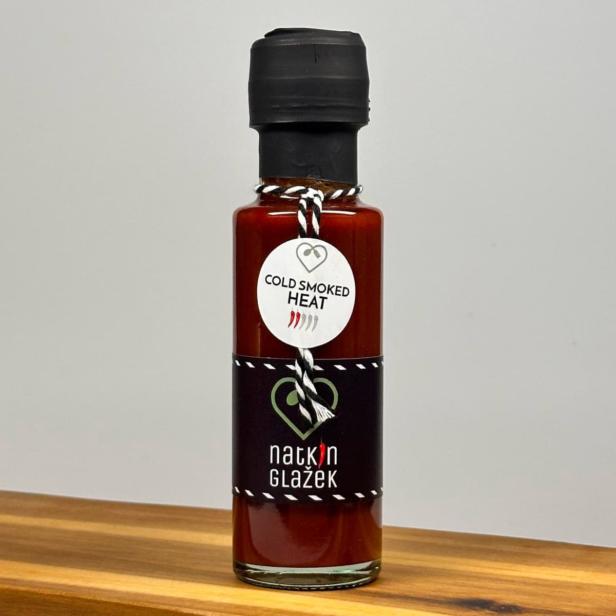 Za vse ljubitelje pekočih užitkov: domače čili omake, ki vas bodo navdušile z okusom in prepričale s kvalitetnimi naravnimi sestavinami.