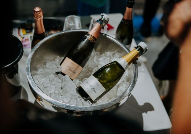 vino in penina na poroki