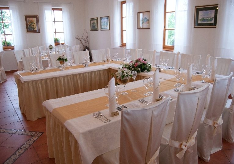 poroka na vinskem dvoru